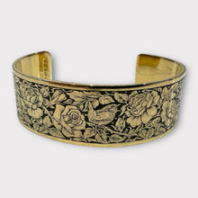 Load image into Gallery viewer, Gold Rose and Wren Bracelet