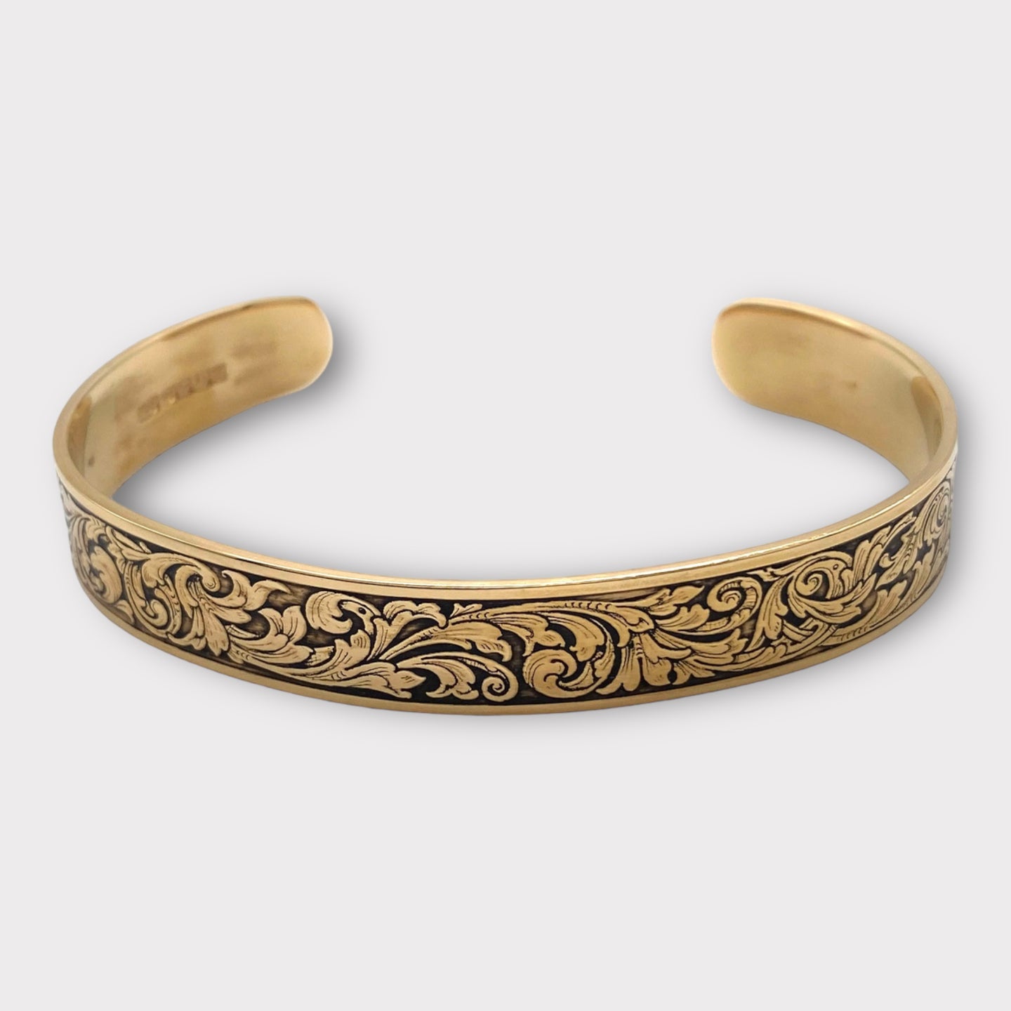 Engraved gold vermeil bangle bracelet with scroll gun hand engraving style by Ken Hunt